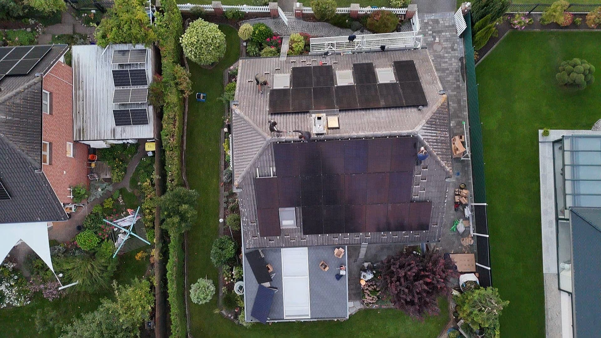 Solaranlage von oben — Drohnenperspektive